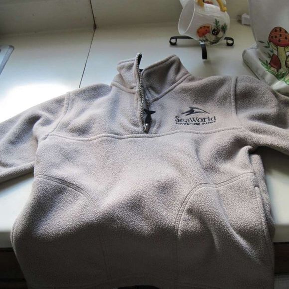 Seaworld Adventure Parks Shamu Pull Over Sweater Size 5 Beige Tail Zipper Flawed - Picture 12 of 13